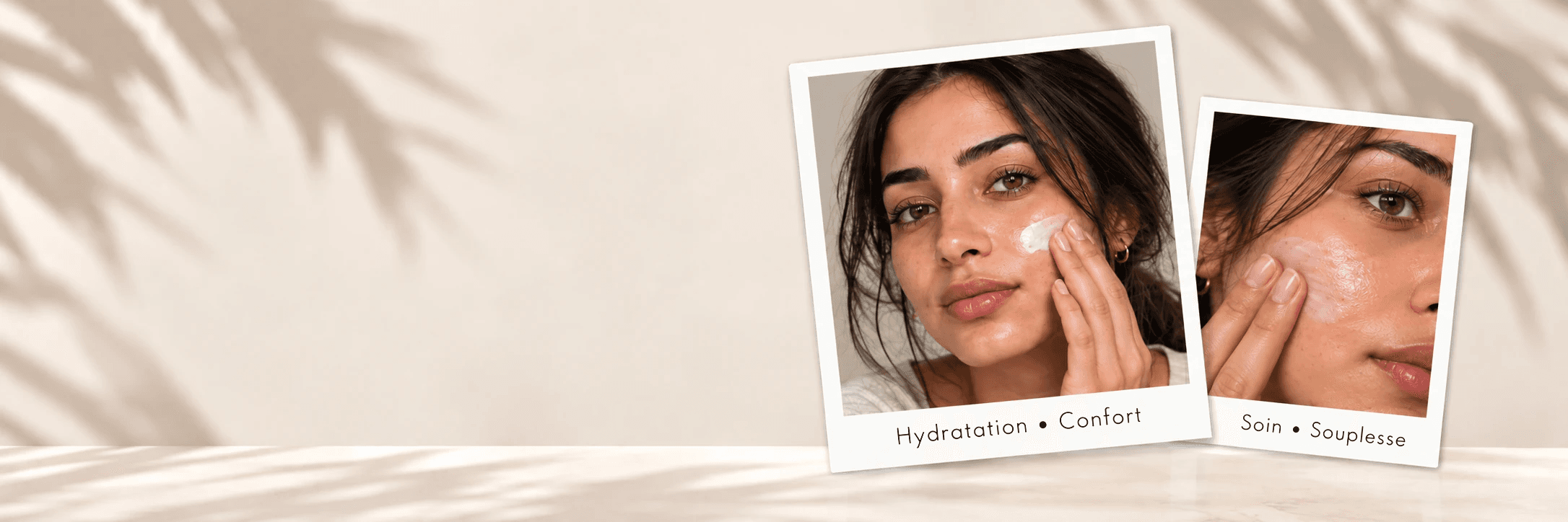 Femme appliquant délicatement un soin hydratant sur sa joue